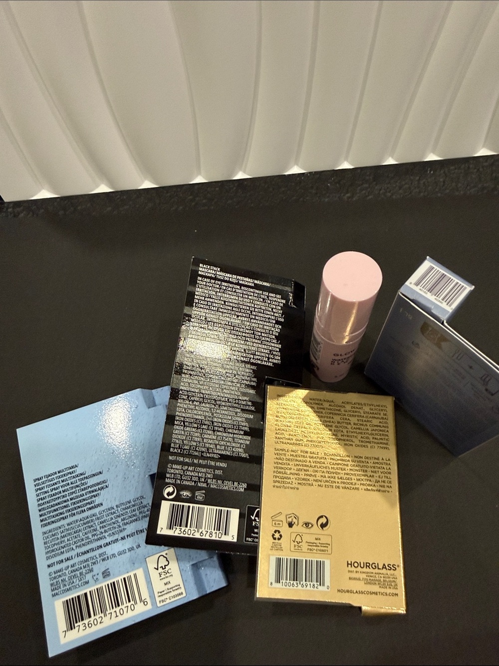 Cosmetic sample - Picture 4 of 4